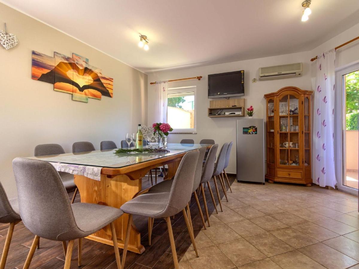 Spacious Holiday Home In Peroj With Private Pool 외부 사진