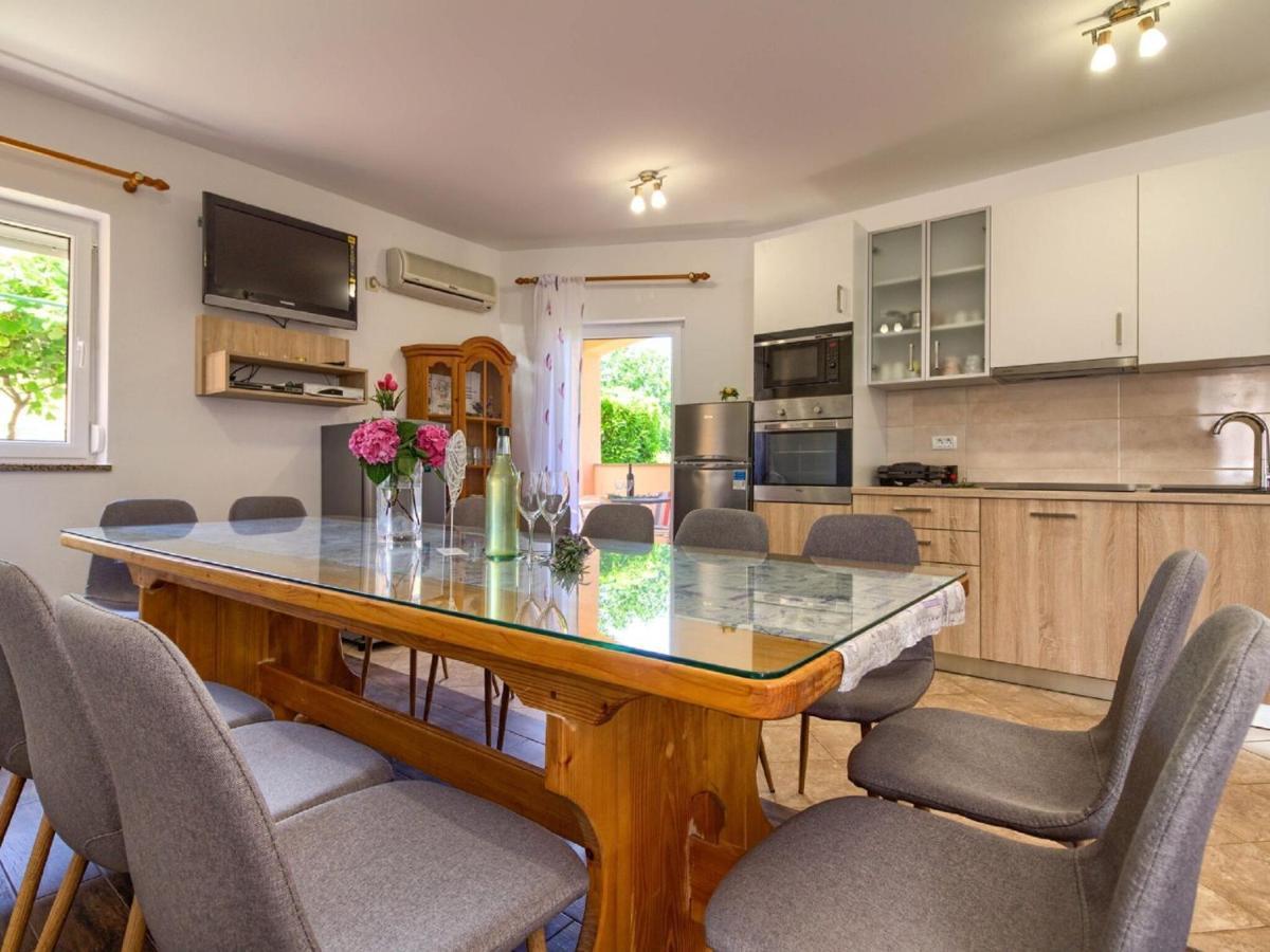 Spacious Holiday Home In Peroj With Private Pool 외부 사진