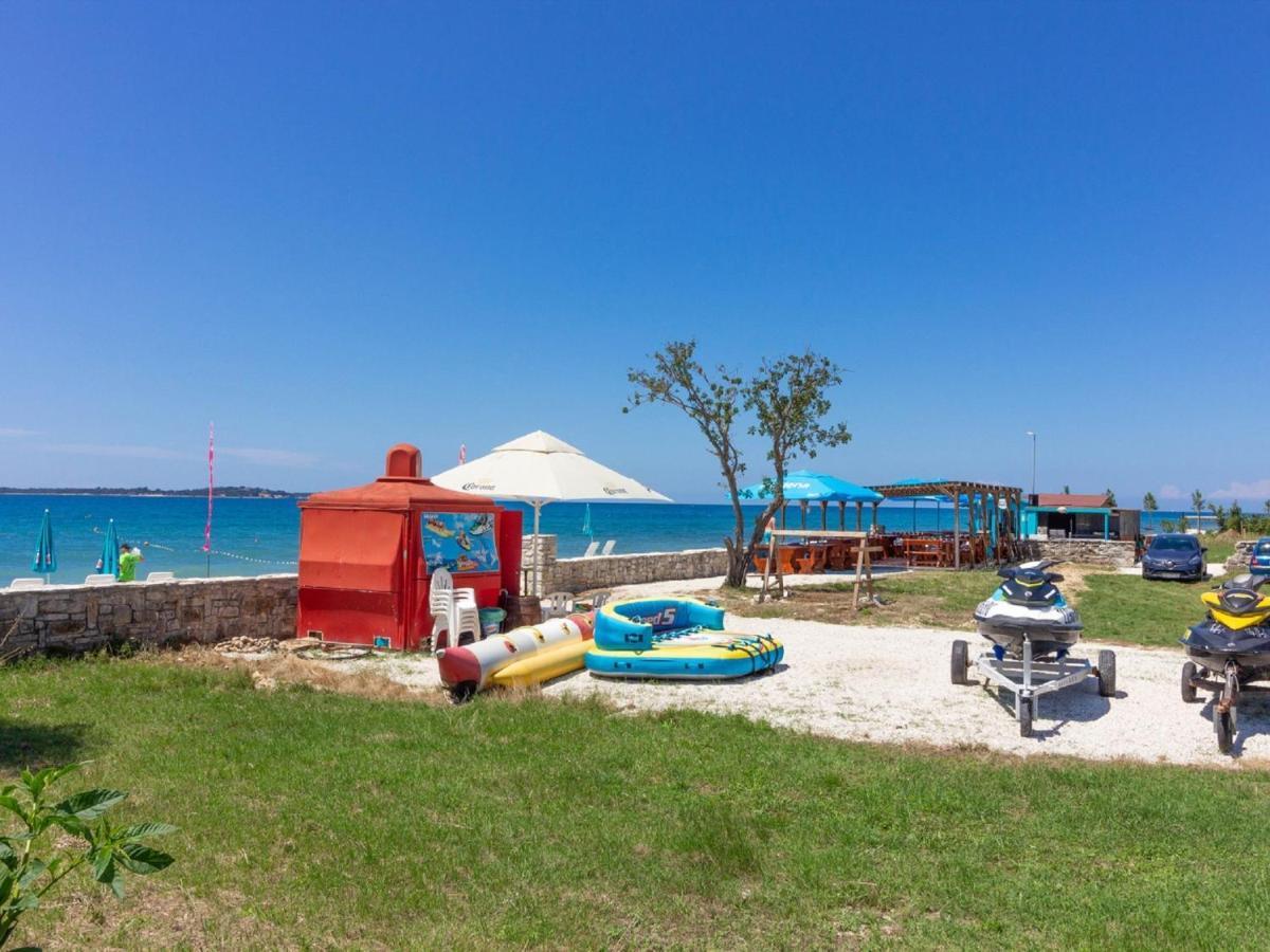 Spacious Holiday Home In Peroj With Private Pool 외부 사진