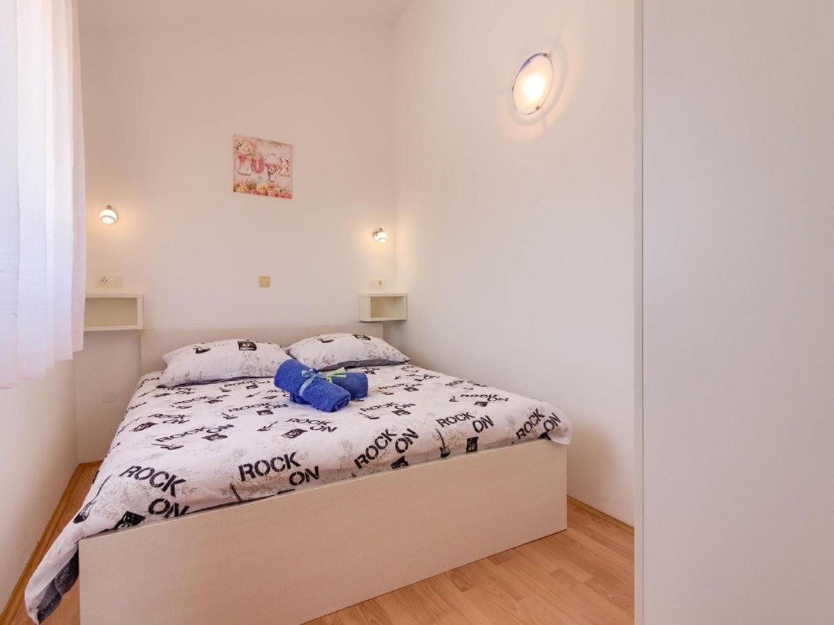 Spacious Holiday Home In Peroj With Private Pool 외부 사진