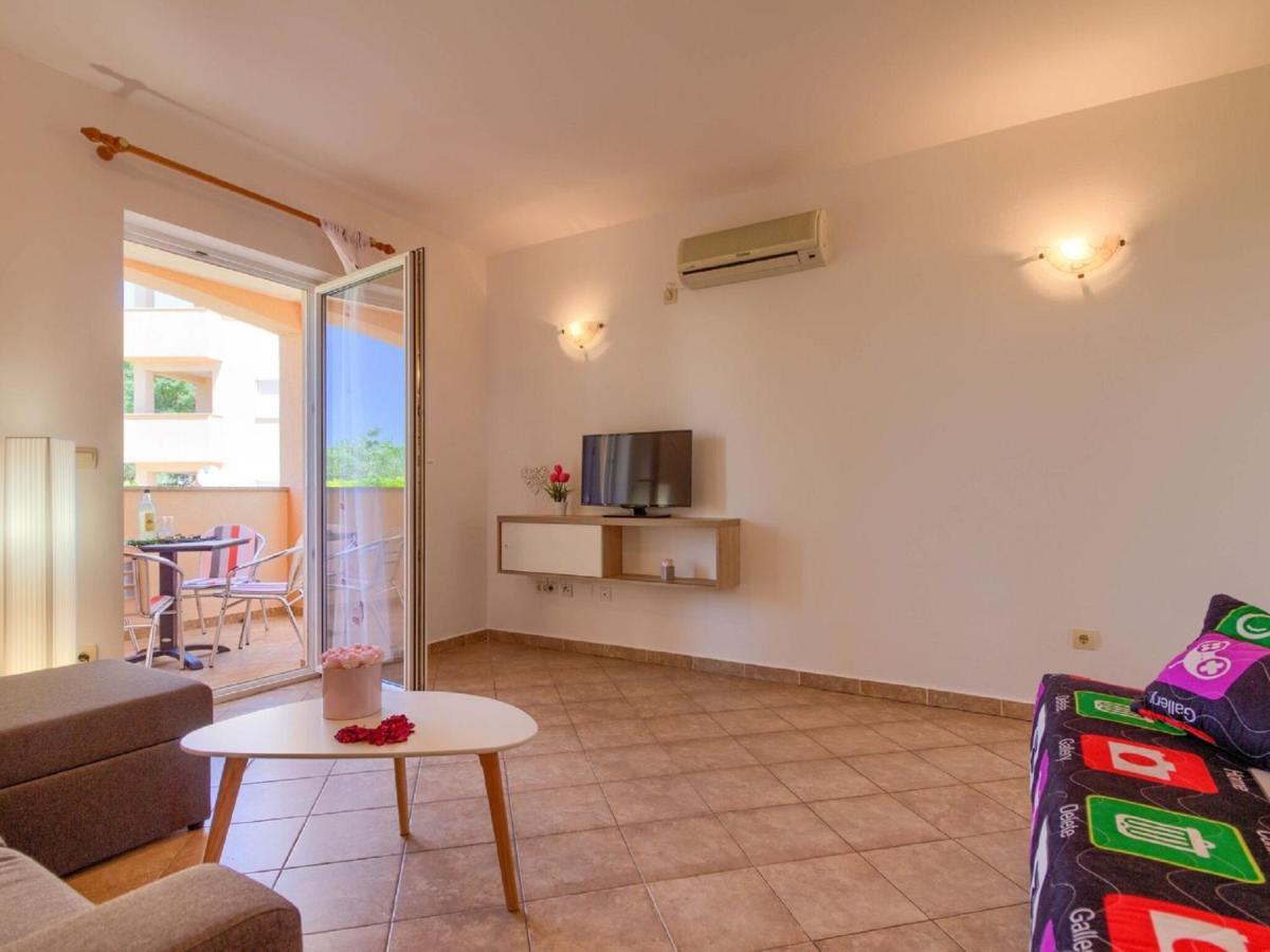 Spacious Holiday Home In Peroj With Private Pool 객실 사진